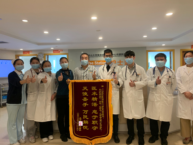 1646360674652637.jpg 劉建章送錦旗650.jpg